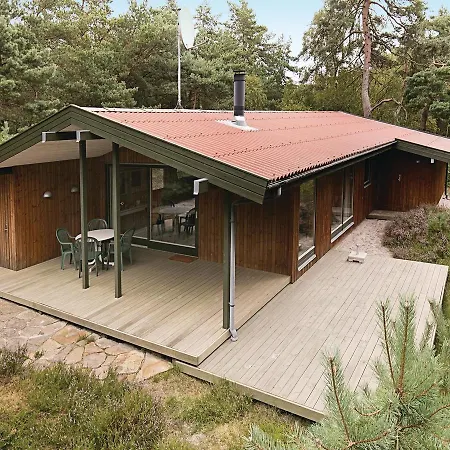 Three-bedroom Holiday In * Neksø