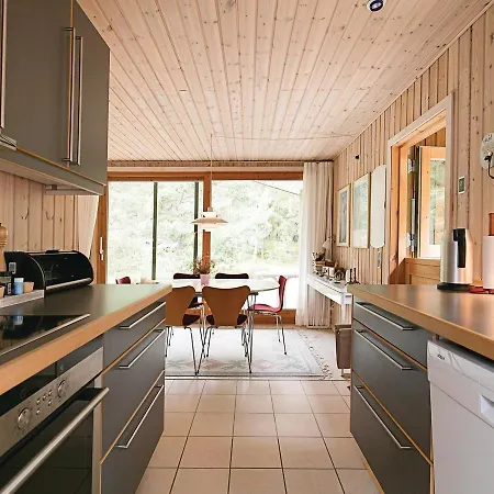 بيت للعطل Three-bedroom Holiday In *