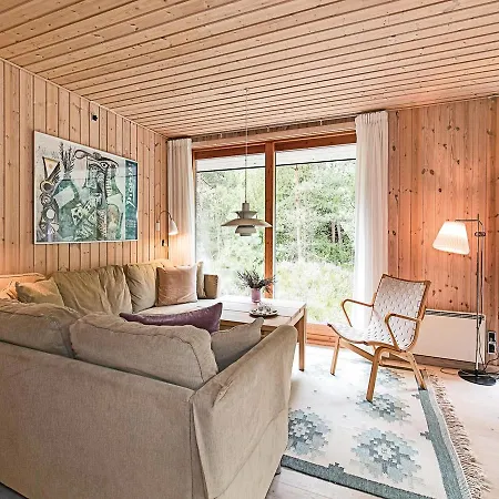 Three-bedroom Holiday In بيت للعطل Neksø